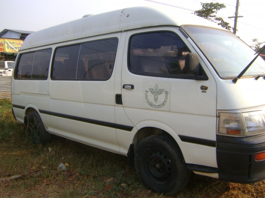 รถตู้ ปี 37  (รถประมูล ทะเบียนยังไม่มา)  ราคา 200,000 บาท