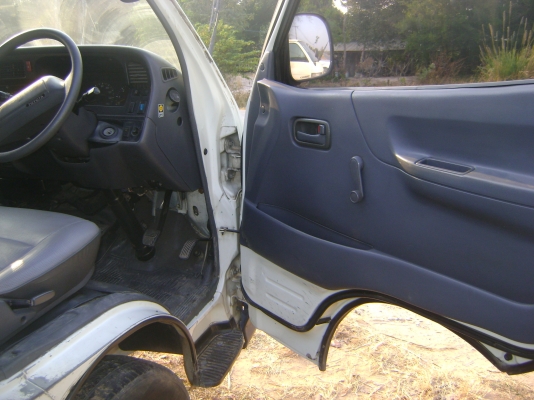 รถตู้ ปี 37 (รถประมูล ทะเบียนยังไม่มา) ราคา 200,000 บาท รถตู้ ปี 37 (รถประมูล ทะเบียนยังไม่มา) ราคา 200,000 บาท