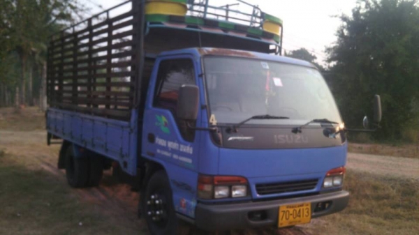 ขาย6ล้อISUZU NPR 130แรง ปี44 เครื่องดี แคชซีสวย กระบะบรรทุกยาว4.30เมตร สภาพพร้อมใช้งาน เอกสารพร้อมโอน จัดไฟแนนซ์ได้ เงื่อนไขง่ายๆวันเดียวรับรถ สนใจโทร 090-8588220คุณนะ ID:narong498 หรือ www.truck.in.th/498 หรือfb:ณรงค์ ซื้อขายรถมือสอง (เว็บไซต์ส่วนตัว)