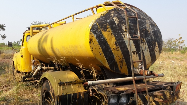 ขายด่วนหกล้อรถน้ำสภาพพร้อมใช้ราคาเบาๆโทร0843923995 ขายด่วนหกล้อรถน้ำสภาพพร้อมใช้ราคาเบาๆโทร0843923995