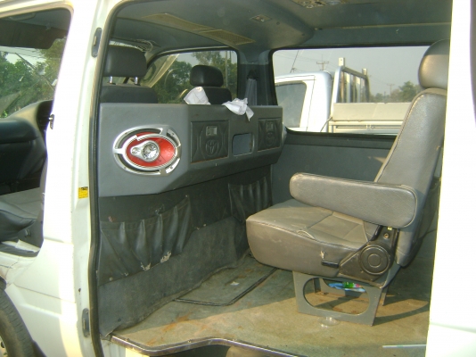 รถตู้ (รถประมูล ) ราคา 150,000 บาท รถตู้ (รถประมูล ) ราคา 150,000 บาท