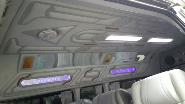 รถตู้ toyota commuter แต่ง VIP  680,000