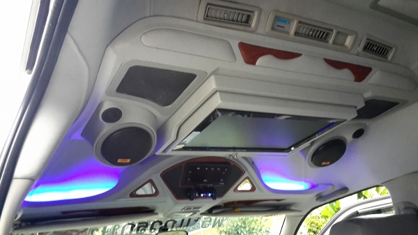 รถตู้ toyota commuter แต่ง VIP  680,000