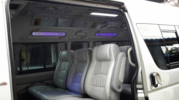 รถตู้ toyota commuter แต่ง VIP  680,000