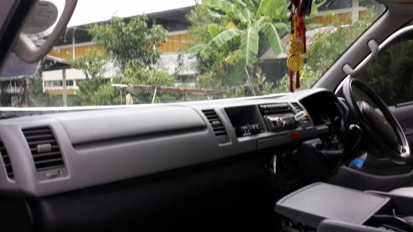 รถตู้ toyota commuter แต่ง VIP  680,000