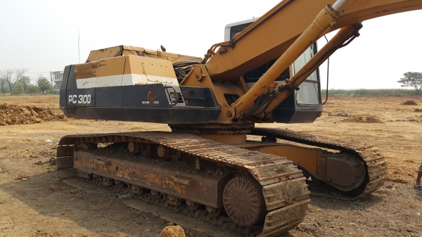 ขายรถแบคโฮ KOMATSU PC-300-5 ไฟฟ้าครบ สภาพ 80\% สนใจโทรด่วน ขายรถแบคโฮ KOMATSU PC-300-5 ไฟฟ้าครบ สภาพ 80\% สนใจโทรด่วน