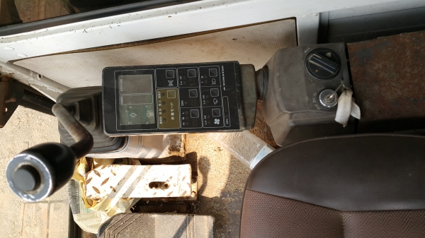 ขายรถแบคโฮ KOMATSU PC-300-5 ไฟฟ้าครบ สภาพ 80\% สนใจโทรด่วน ขายรถแบคโฮ KOMATSU PC-300-5 ไฟฟ้าครบ สภาพ 80\% สนใจโทรด่วน