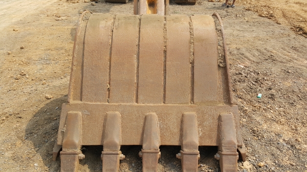 ขายรถแบคโฮ KOMATSU PC-300-5 ไฟฟ้าครบ สภาพ 80\% สนใจโทรด่วน ขายรถแบคโฮ KOMATSU PC-300-5 ไฟฟ้าครบ สภาพ 80\% สนใจโทรด่วน