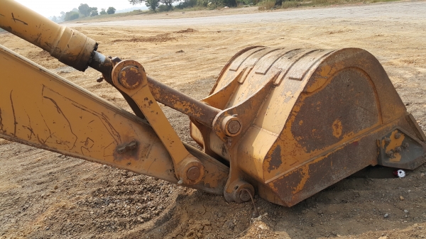 ขายรถแบคโฮ KOMATSU PC-300-5 ไฟฟ้าครบ สภาพ 80\% สนใจโทรด่วน ขายรถแบคโฮ KOMATSU PC-300-5 ไฟฟ้าครบ สภาพ 80\% สนใจโทรด่วน