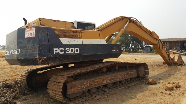ขายรถแบคโฮ KOMATSU PC-300-5 ไฟฟ้าครบ สภาพ 80\% สนใจโทรด่วน ขายรถแบคโฮ KOMATSU PC-300-5 ไฟฟ้าครบ สภาพ 80\% สนใจโทรด่วน