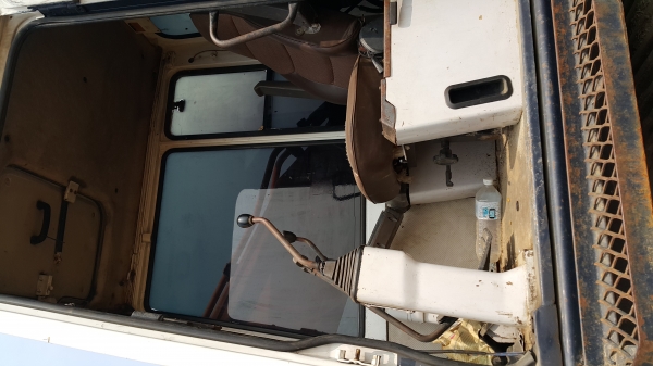 ขายรถแบคโฮ KOMATSU PC-300-5 ไฟฟ้าครบ สภาพ 80\% สนใจโทรด่วน ขายรถแบคโฮ KOMATSU PC-300-5 ไฟฟ้าครบ สภาพ 80\% สนใจโทรด่วน