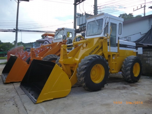 ขายรถตัก KOMATSU 510 มีหลายคัน ขายรถตัก KOMATSU 510 มีหลายคัน