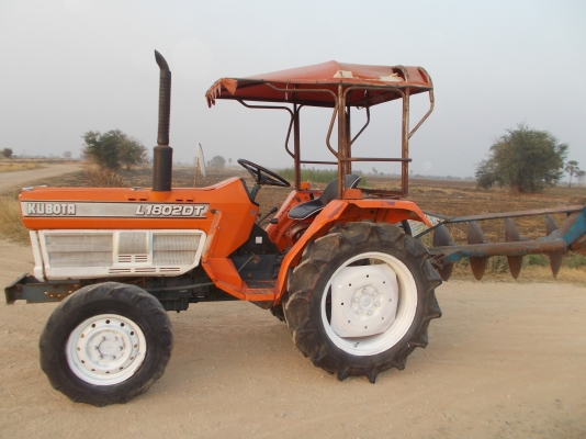 kubota DT2218 18แรง โฟร์วิน พร้อมพาน5หนึ่งพวง เครื่องพร้อมใช้งาน สนใจติดต่อ0899638932 (ต.บัวชุมอ.ชัยบาดาล จ.ลพบุรี )