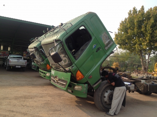 ขายถูกๆตามสภาพ 6 ล้อ HINO MEGA เครื่อง JO8C เทอร์โบ 212 แรงม้า หัวคัชซี รภห้างปี 49 ขายตามสภาพหรือให้เก็บงานได้ค่ะ รีบเลยนะคะ รถเดิมๆค่ะช่วงล่างใหญ่ เก็บงานนิดหน่อยก็สวยเลยค่ะ