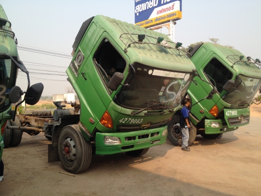 ขายถูกๆตามสภาพ 6 ล้อ HINO MEGA เครื่อง JO8C เทอร์โบ 212 แรงม้า หัวคัชซี รภห้างปี 49 ขายตามสภาพหรือให้เก็บงานได้ค่ะ รีบเลยนะคะ รถเดิมๆค่ะช่วงล่างใหญ่ เก็บงานนิดหน่อยก็สวยเลยค่ะ