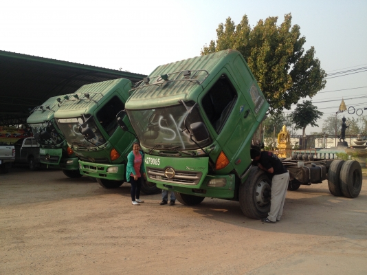 ขายถูกๆตามสภาพ 6 ล้อ HINO MEGA เครื่อง JO8C เทอร์โบ 212 แรงม้า หัวคัชซี รภห้างปี 49 ขายตามสภาพหรือให้เก็บงานได้ค่ะ รีบเลยนะคะ รถเดิมๆค่ะช่วงล่างใหญ่ เก็บงานนิดหน่อยก็สวยเลยค่ะ