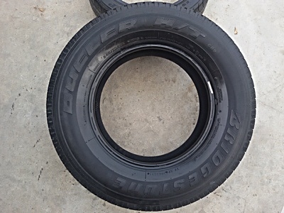 ขายยาง245/70/16 ปี 2211  BRIDGESTONE DUELER HT689  4  เส้น