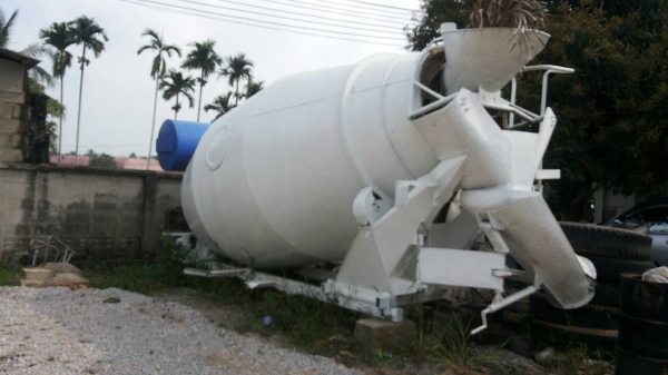 ขายชุดโม่ปูนของรถ 10 ล้อ ขนาด 6 คิว อุปกรณ์ครบชุดราคา 180000