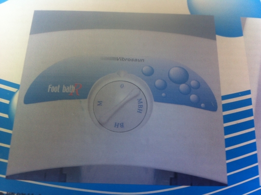 เครื่องทำสปาเท้าที่บ้าน เป็นการช่วยผ่อนคลายเท้าด้วยการทำสปา มีฟองอากาศช่วยการนวด