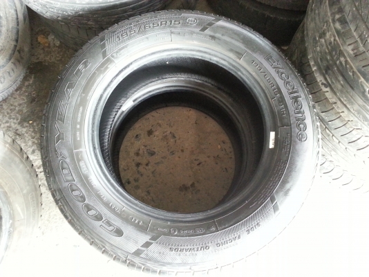 ขายยางกู๊ดเยียร์ปี13ครับ  ขอบ15  195/65ไม่ปะ ไม่บวม พร้อมใช้งานครับ