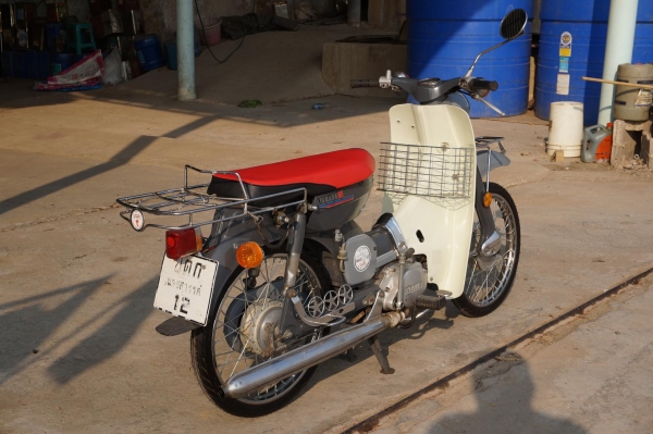 ขาย YAMAHA U 7 ไม่มีทะเบียน ออกใบซื้อขายให้ รถสวย เครื่องเดิม 3 เกียร์ วิ่งไกล สบาย เครื่องดี พร้อมใช้ ขับนิ่มแน่น หายาก แล้วครับ รุ้นนี้ ขาย YAMAHA U 7 ไม่มีทะเบียน ออกใบซื้อขายให้ รถสวย เครื่องเดิม 3 เกียร์ วิ่งไกล สบาย เครื่องดี พร้อมใช้ ขับนิ่มแน่น หายาก แล้วครับ รุ้นนี้