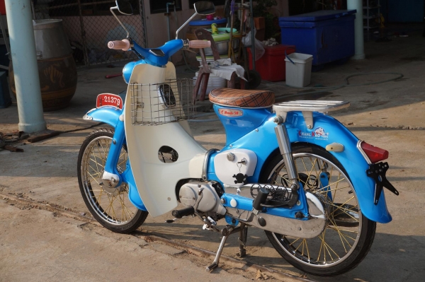 ขาย HONDA C 100 มีทะเบียนแท้เลขตรง เป็น กระดาษแผ่นเดียว สภาพทำใหม่ทั้งคัน สวย สวย เครื่อง เดิม 3 เกียร์ ขับดีปกติ พร้อมใช้ ระบบไฟครบ