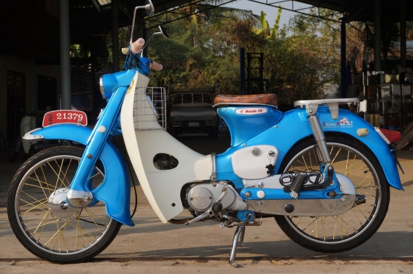 ขาย HONDA C 100 มีทะเบียนแท้เลขตรง เป็น กระดาษแผ่นเดียว สภาพทำใหม่ทั้งคัน สวย สวย เครื่อง เดิม 3 เกียร์ ขับดีปกติ พร้อมใช้ ระบบไฟครบ