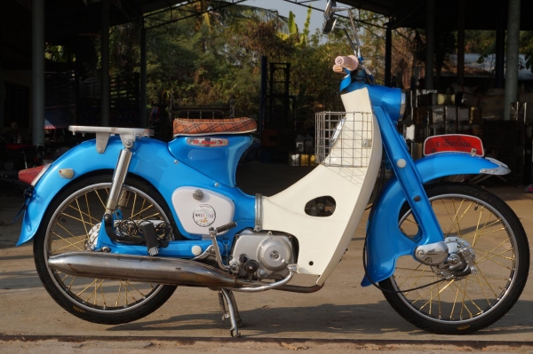 ขาย HONDA C 100 มีทะเบียนแท้เลขตรง เป็น กระดาษแผ่นเดียว สภาพทำใหม่ทั้งคัน สวย สวย เครื่อง เดิม 3 เกียร์ ขับดีปกติ พร้อมใช้ ระบบไฟครบ