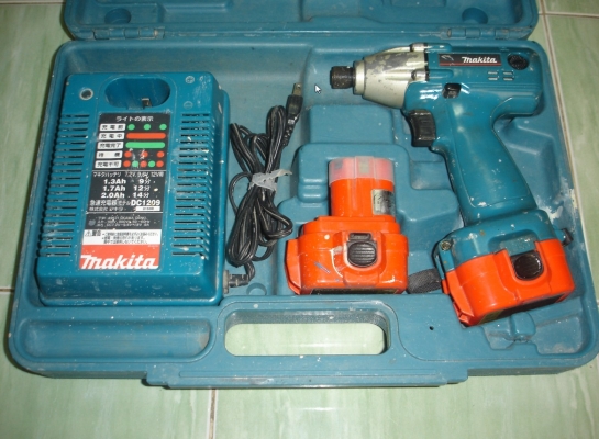 ขายไขควงไฟฟ้าแบตเตอรี่มากิต้า 6908D แบต 2ก้อน แท่นชาร์ตไฟ100v