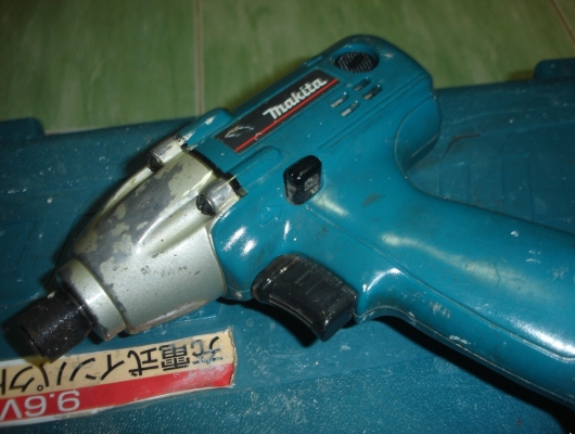 ขายไขควงไฟฟ้าแบตเตอรี่มากิต้า 6908D แบต 2ก้อน แท่นชาร์ตไฟ100v