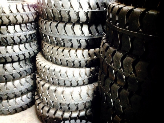 รับหล่อดอกยางตันและยางลมทุกขนาด วจำหน่ายยางใหม่ทุกยี่ห้อ ทั้งตันและลม คร้า .