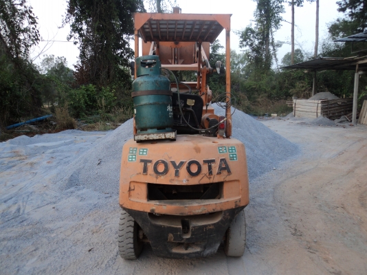 ขายรถตัก toyota ขนาด 1/2 คิว โทร 081-9546206