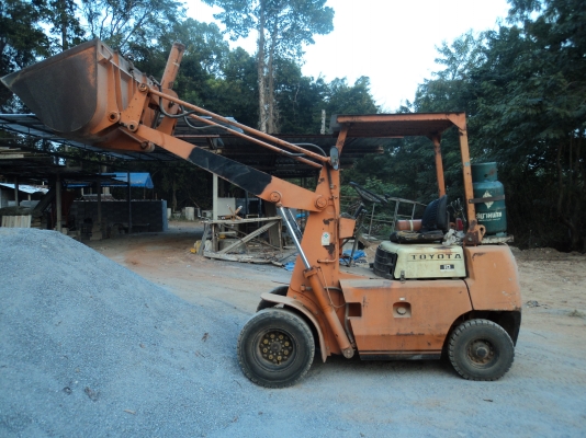 ขายรถตัก toyota ขนาด 1/2 คิว โทร 081-9546206