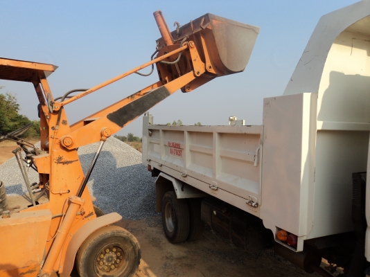 ขายรถตัก toyota ขนาด 1/2 คิว โทร 081-9546206