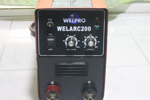 เครื่องเชื่อมไฟฟ้าอินเวอร์เตอร์  welpro ขนาด 200 แอมป์ สภาพดีพร้อมใช้งานครับ