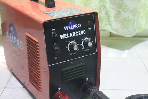 เครื่องเชื่อมไฟฟ้าอินเวอร์เตอร์  welpro ขนาด 200 แอมป์ สภาพดีพร้อมใช้งานครับ