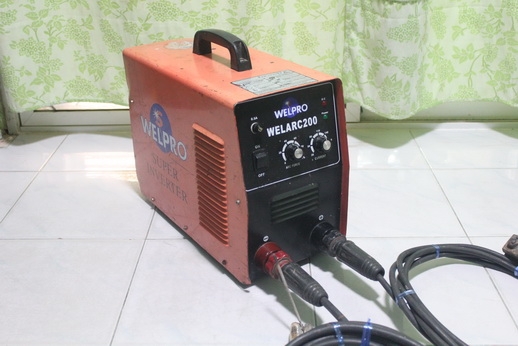 เครื่องเชื่อมไฟฟ้าอินเวอร์เตอร์  welpro ขนาด 200 แอมป์ สภาพดีพร้อมใช้งานครับ
