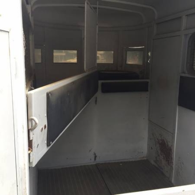 ขายเทลเลอร์บรรทุกม้า ทุกได้ 2 ตัว นำเข้าจากอเมริกา