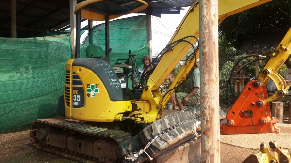 ขาย Komutsu pc35 mr-2 รุ่นใหม่ล่าสุด  พร้อม หัวกระแทก+บุ้งกี๋+แทรคยาง  ใช้งานได้เลย