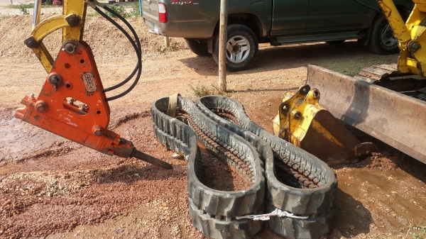 ขาย Komutsu pc35 mr-2 รุ่นใหม่ล่าสุด  พร้อม หัวกระแทก+บุ้งกี๋+แทรคยาง  ใช้งานได้เลย