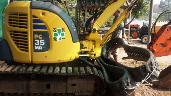 ขาย Komutsu pc35 mr-2 รุ่นใหม่ล่าสุด  พร้อม หัวกระแทก+บุ้งกี๋+แทรคยาง  ใช้งานได้เลย