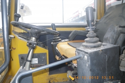 รถขุดล้อยาง