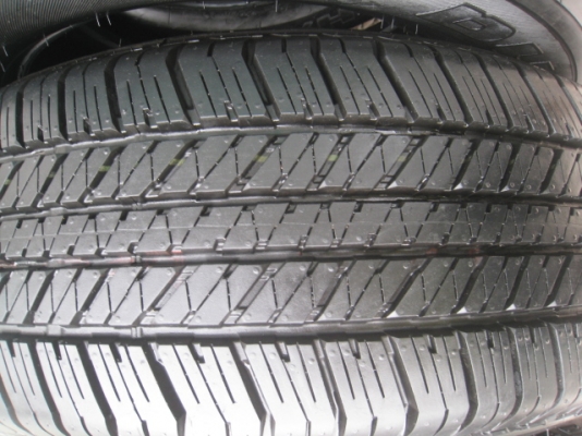 ขายยางป้ายแดง Bridgestone dueler H/T 265/65r17 สนใจติดต่อเล็กคลองสามครับ 081-3747940