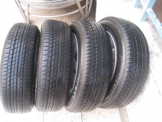 ขายล้อแม็ก city 15" พร้อมยางปี13 สนใจติดต่อเล็กคลองสามครับ 081-3747940