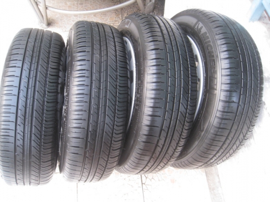 ขายล้อแม็ก ford fiesta 15" พร้อมยางปี13 สนใจติดต่อเล็กคลองสามครับ 081-3747940