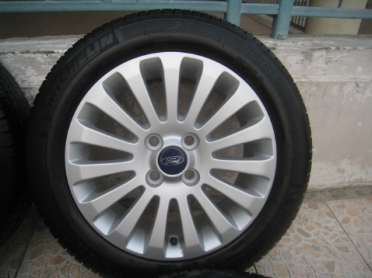 ขายล้อแม็ก ford fiesta 15" พร้อมยางปี13 สนใจติดต่อเล็กคลองสามครับ 081-3747940