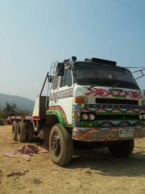 สวยเดิมๆแบบไม่เคยเห็นมาก่อน NISSAN CW30 เทเลอร์  2 เพลา แอร์เย็น เครื่อง PE6-230 แรง หัวบาง ยางดี คัสชีสวย เล่มทะเบียนชุดโอนพร้อมหัวบางๆยางดีคัสซีสวยๆ