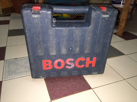 ขายสว่านไฟฟ้าระบบโรตารี่เจาะกระแทกปูนยี่ห้อBoschยกกล่องสภาพพร้อมใช้งานครับ