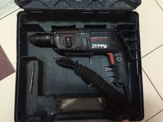 ขายสว่านไฟฟ้าระบบโรตารี่เจาะกระแทกปูนยี่ห้อBoschยกกล่องสภาพพร้อมใช้งานครับ