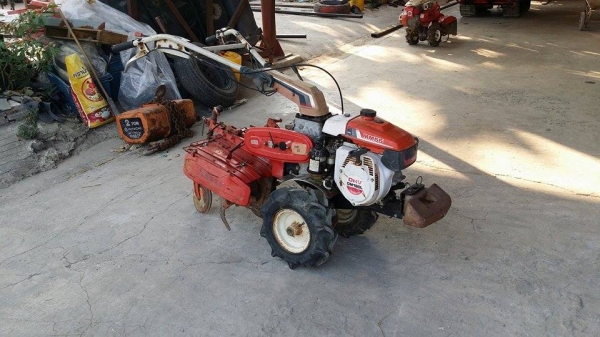 รถพรวนดิน MITSUBISHI รุ่น MM55 เก่าญี่ปุ่น เครื่องยนต์ติดง่าย มีเกียแบบตีเดินหน้าและเกียตีถอยหลัง รถพรวนดิน MITSUBISHI รุ่น MM55 เก่าญี่ปุ่น เครื่องยนต์ติดง่าย มีเกียแบบตีเดินหน้าและเกียตีถอยหลัง